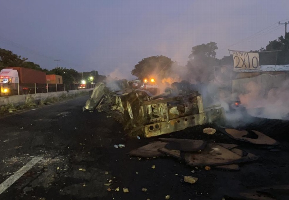 Un muerto y un lesionado por accidente en la autopista XalapaVeracruz; sigue cierre vial Un muerto y un lesionado por accidente en la autopista XalapaVeracruz; sigue cierre vial