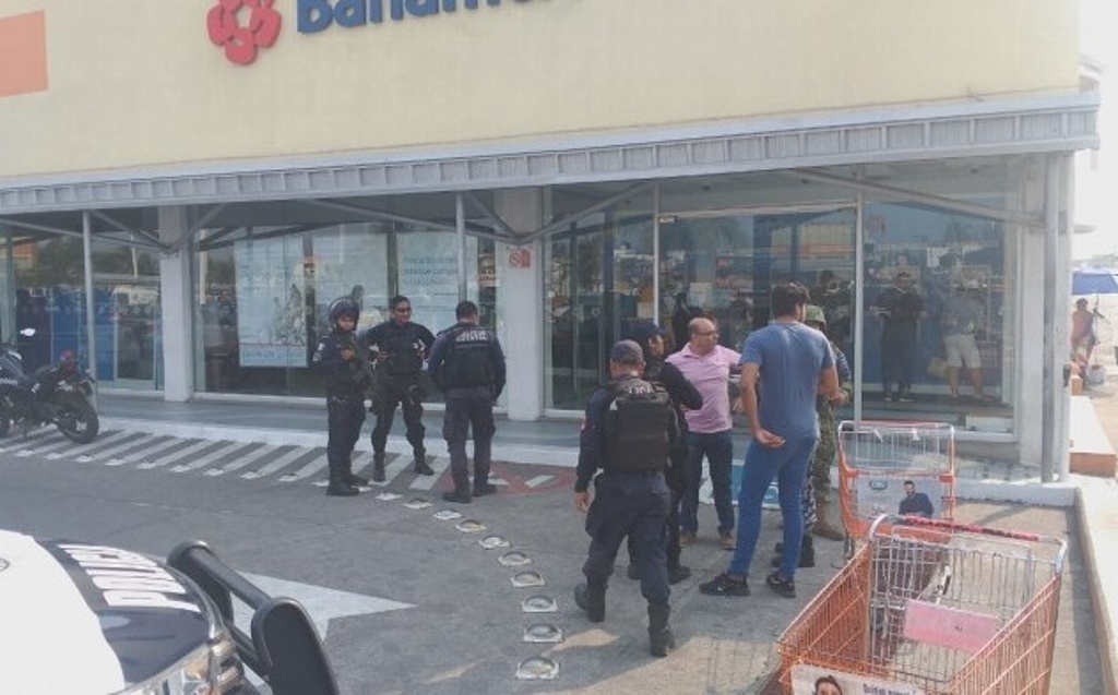 RATAS le quitan $30 Mil en cajero Banamex de Plaza Coyol en Veracruz. Noticias en tiempo real