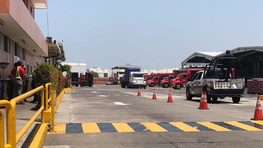 Muere dentro de Refresquera en BocadelRio, Veracruz. Noticias en tiempo real