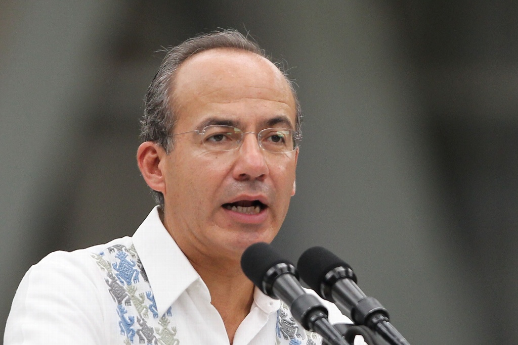 Difunde AMLO carta donde Felipe Calderón pide no quitarle 