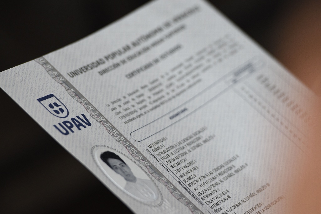 Regulariza UPAV la entrega de certificados a egresados: Rector - Estado