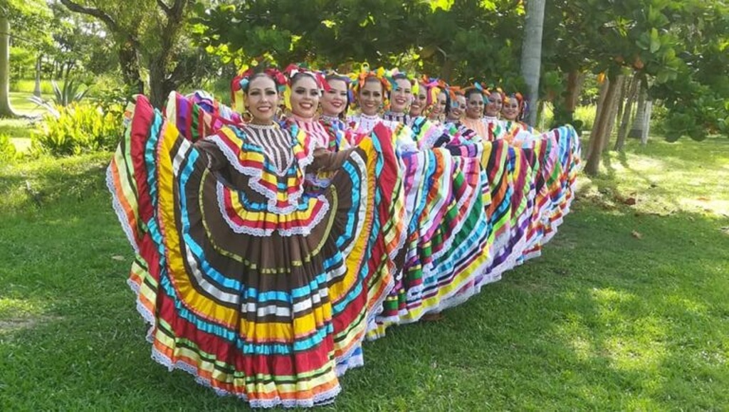 Ballet folclórico y la memoria del XXIV Festival de la Huasteca en Ballet folclórico y la memoria del XXIV Festival de la Huasteca en