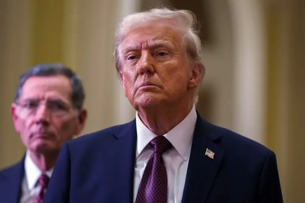 Imagen Trump advierte con imponer aranceles de 100% a Canadá si hace acuerdos con China