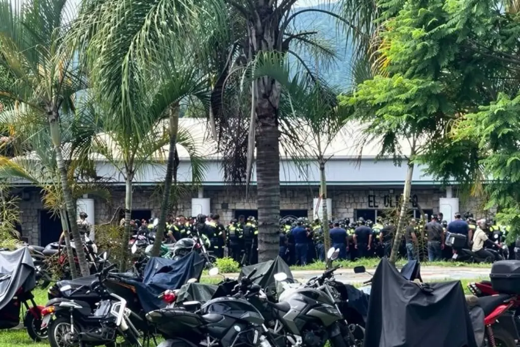 Imagen Policías paran labores en Córdoba, Veracruz; esto exigen 