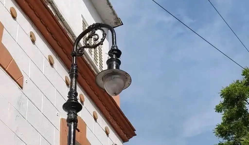 Imagen Conoce dónde está la luminaria más antigua de alumbrado público en Veracruz 