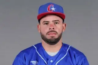 Pelotero cubano deserta de su selección en Miami tras Clásico Mundial de Beisbol