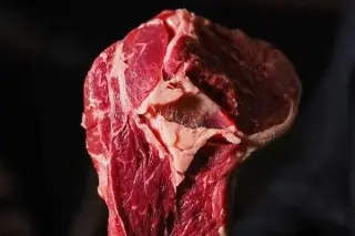 ¿Tienes 50 años o más? Por estas razones debes limitar el consumo de carnes rojas