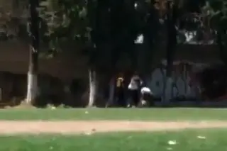 Golpean brutalmente a estudiante de secundaria por tener buenas calificaciones (+Video)