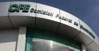 Acusan que toda la familia del director cobra en la CFE