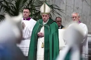 Papa Francisco pide no resignarse al declive de la familia: 