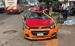 Aparatoso accidente automovilístico en carretera Veracruz-Xalapa