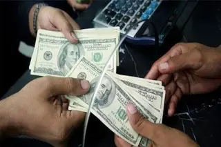 Peso mexicano cierra su quinto mes consecutivo de ganancias frente al dólar