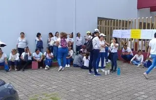 Docentes protestan en hospital ISSSTE en Córdoba, Veracruz; es por esta razón 