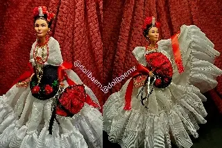 Visten de jarocha a muñeca inspirada en Veracruz; todo es a mano y joyas son de oro auténtico 