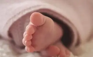 Rescatan a bebé de dos días de nacida abandona en una caja de zapatos
