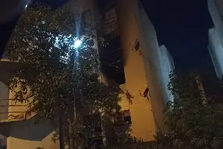 Muere hombre tras incendiarse su casa en fraccionamiento de Veracruz 