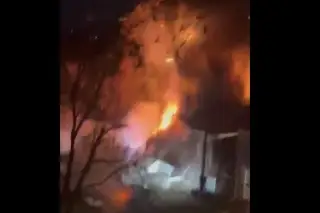 Impresionante explosión de casa en Arlington durante cateo de la Policía (+Video)
