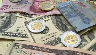 Peso mexicano cierra este martes con baja de 0.18% frente al dólar 