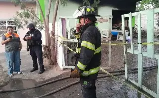 Suman 2 muertos por incendio provocado en colonia de Veracruz