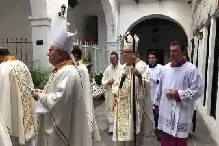 Casi 130 sacerdotes de Veracruz se reúnen en Misa Crismal