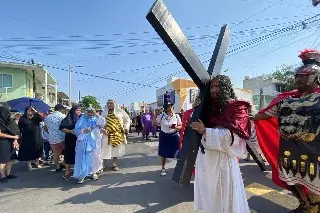 Con Viacrusis viviente en Boca del Río recuerdan los últimos momentos de Jesús 