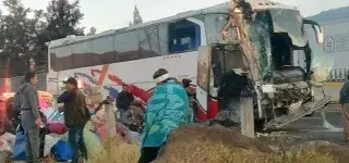 Choque entre tráiler y autobús deja 5 heridos en Nogales