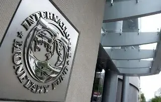 Es mejor que fluctúe el peso a que se mueva la economía entera: FMI sobre México