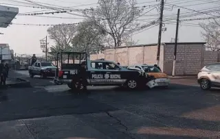 Chocan taxi y patrulla de policía en zona centro del estado de Veracruz; hay un lesionado 