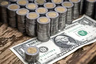 Peso mexicano cierra con pérdida de 0.84% frente al dólar