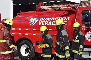 Incendio en zona del distribuidor vial de la cabeza Olmeca, en Veracruz 