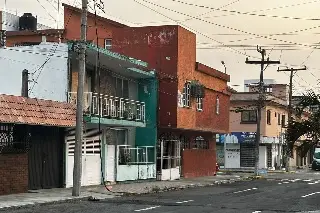 Truenan cables y se quedan sin luz en la colonia Zaragoza, en Veracruz