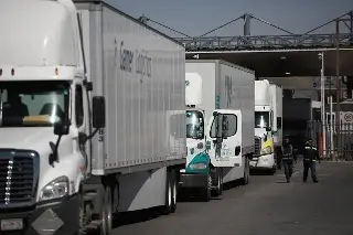 Reporta Canacar 2 mil camiones varados en frontera por revisiones de Texas