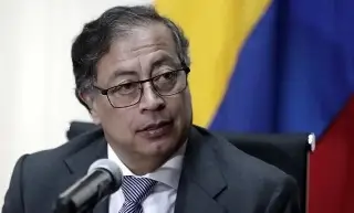 Presidente de Colombia pide a funcionarios señalados de corrupción dejar sus cargos 