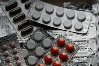 IMSS de Veracruz afirma que farmacia opera con normalidad, tras largas filas 