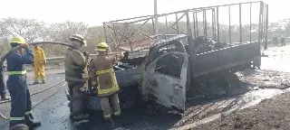 Sin lesionados, incendio vehicular en autopista Xalapa-Veracruz: PC