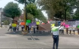 En sexto día de protesta, padres del CBTIS 13 bloquean calles en Xalapa