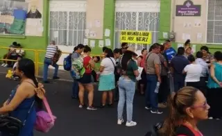 Toman escuela primaria en Orizaba, Veracruz; esto exigen 