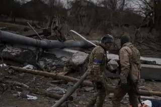 Rusia lanza ofensiva terrestre al noreste de Ucrania para romper defensa de Kiev