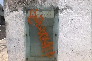 Grafitean placa de la antigua muralla de Veracruz 