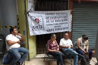 Sindicatos magisteriales toman SEV y diversas oficinas educativas en Xalapa