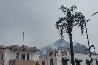 Incendio forestal amenaza zona urbana de Río Blanco, Veracruz