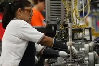 Cae personal ocupado en sector manufacturero en marzo: INEGI