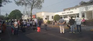 Manifestantes exigen agua y bloquean avenida en Xalapa