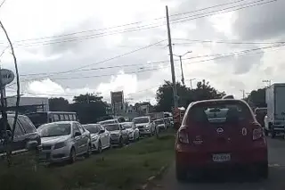 ¿Vas al sur de Veracruz? Reportan 2 km de fila en esta autopista por accidente