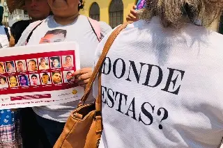 Pegan carteles de desaparecidos y cuelgan lonas en puentes de Veracruz