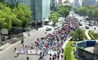 Integrantes de la CNTE marchan en Reforma e Insurgentes