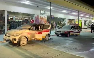 Imagen Queman dos taxis en plaza comercial de Poza Rica, Veracruz