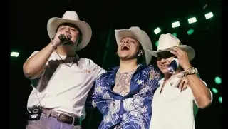 Imagen Eduin Caz se niega a cantar corridos durante concierto de Grupo Firme 