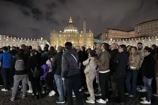 Imagen Más de 90 mil personas han pasado por la capilla ardiente del papa Francisco