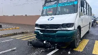 Imagen Motociclista resulta lesionado tras ser embestido por camión en Boca del Río